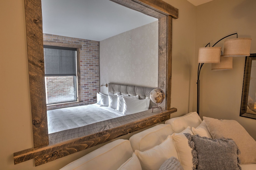 Studio Suite, 1 King Bed - Photo 1