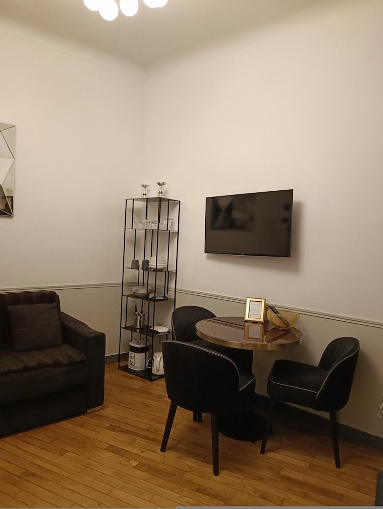 Apartment photo 2