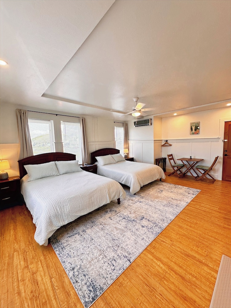Classic Quadruple Room, 2 Queen Beds, Air conditioning, Bay View photo 3