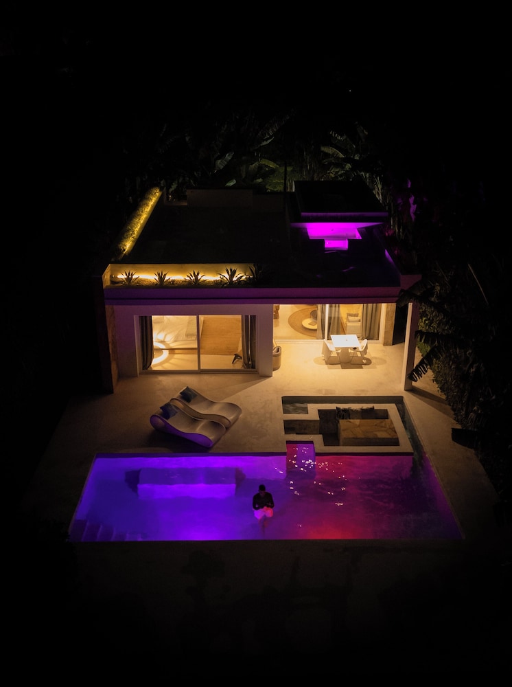 Honeymoon Beach Front Villa
