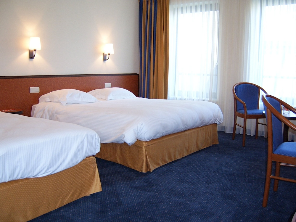 Standard Triple Room, Multiple Beds photo 1