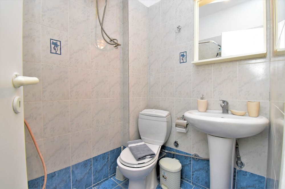 Economy Apartment photo 2