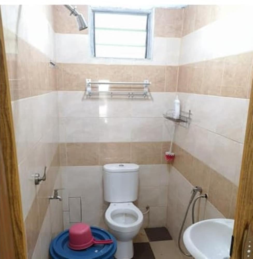 Room, 4 Bedrooms photo 2