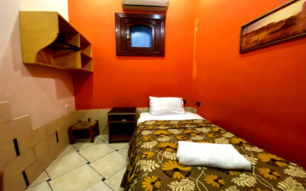 Economy Double Room photo 3