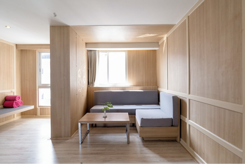 Two Bedrooms Lake Building - Photo 4