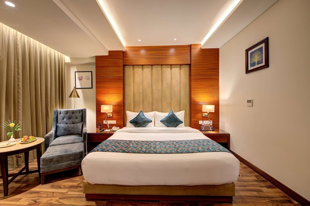 Superior Room, 1 King Bed, Non Smoking photo 3