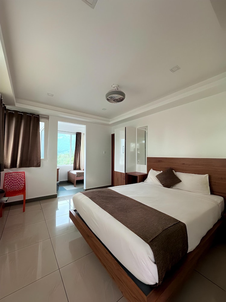 Comfort Suite, Balcony, Mountain View
