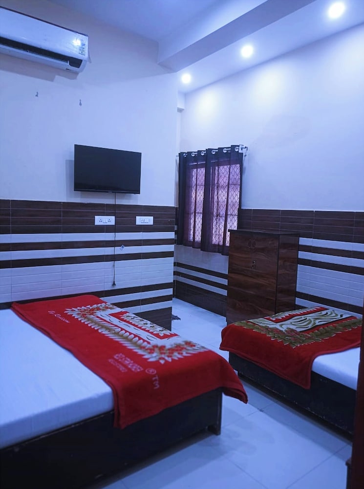 Deluxe Triple Room, City View
