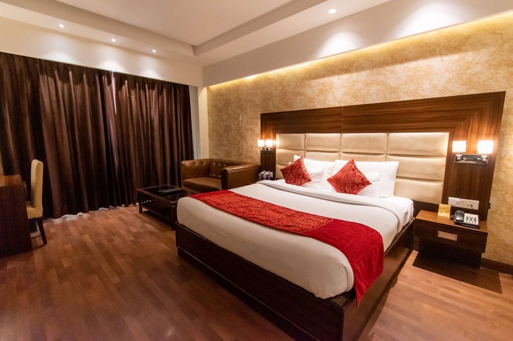 Executive Double Room, 1 King Bed, Non Smoking photo 3