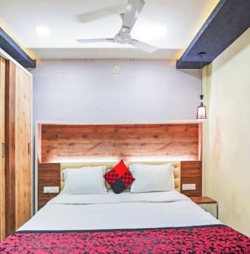 Deluxe Double Room, Multiple Beds, City View photo 3