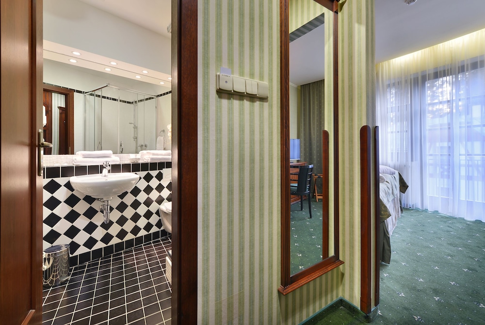 Deluxe Triple Room photo 3
