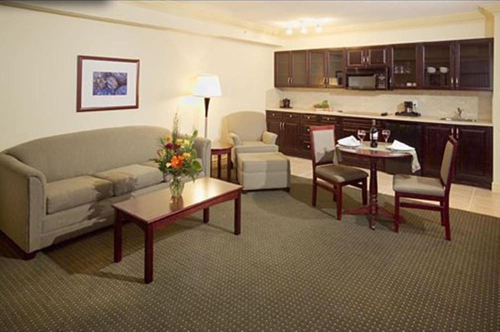 Executive Suite, 1 King Bed photo 2