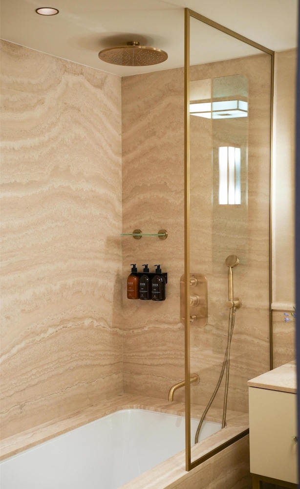 Premium Room - Photo 9