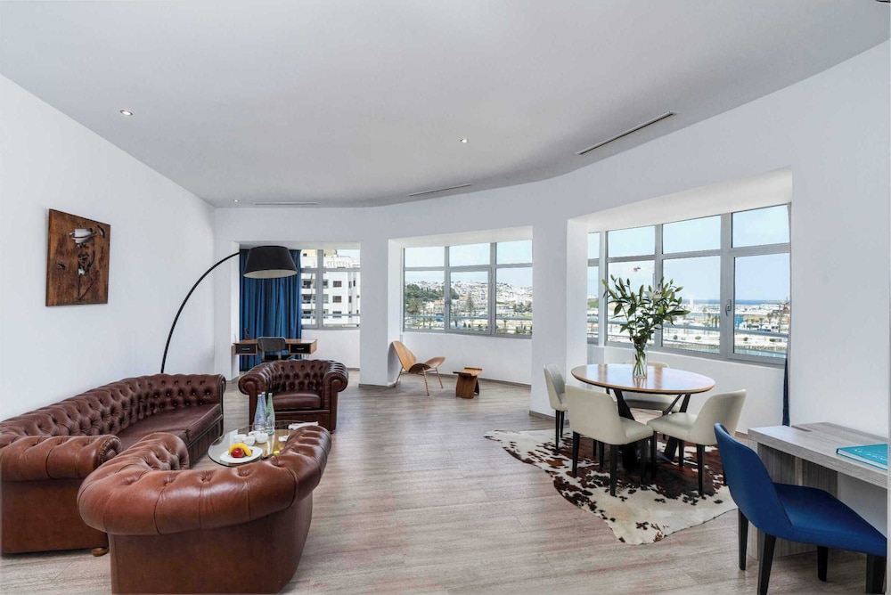 Superior Suite, Pool View - Photo 9