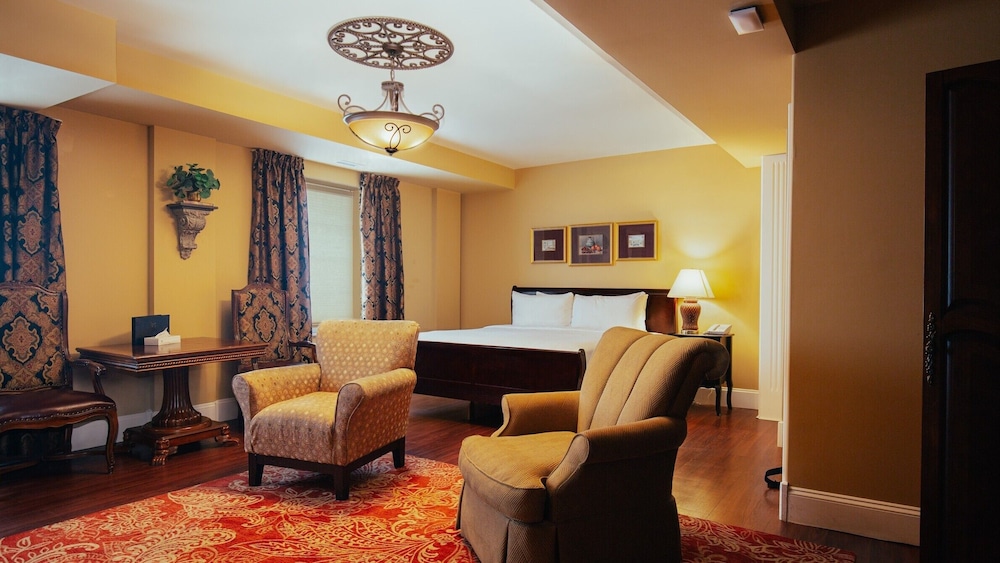 Deluxe King Guest Room