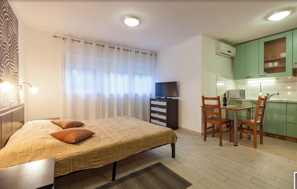 Studio, 1 Bedroom, Garden View, Ground Floor photo 1