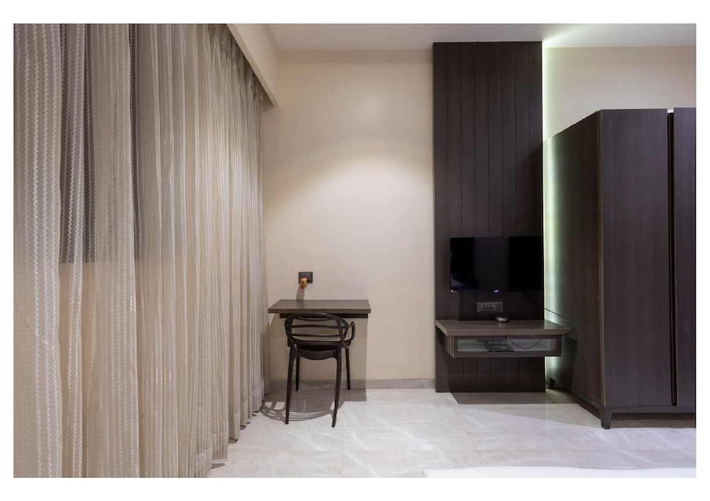 Luxury Quadruple Room, City View