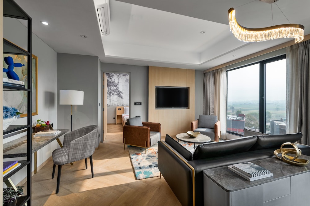 Executive Suite 1 BR - Photo 9