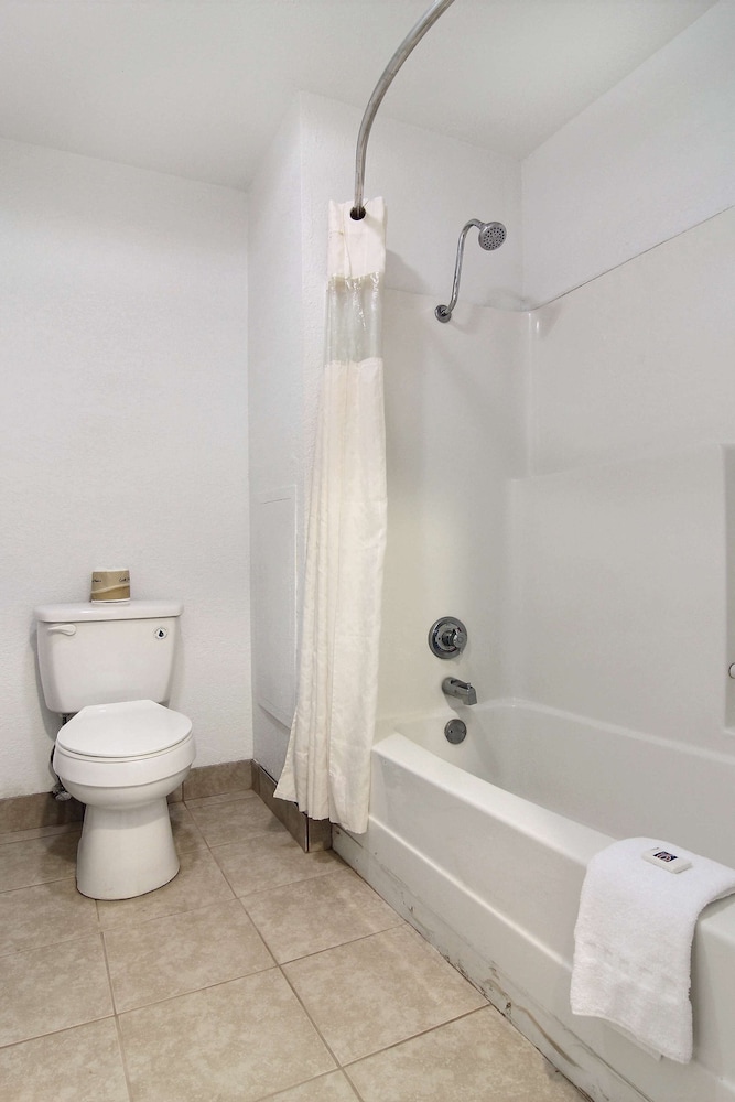 Deluxe Room, 2 Double Beds, Smoking, Refrigerator & Microwave - Photo 6