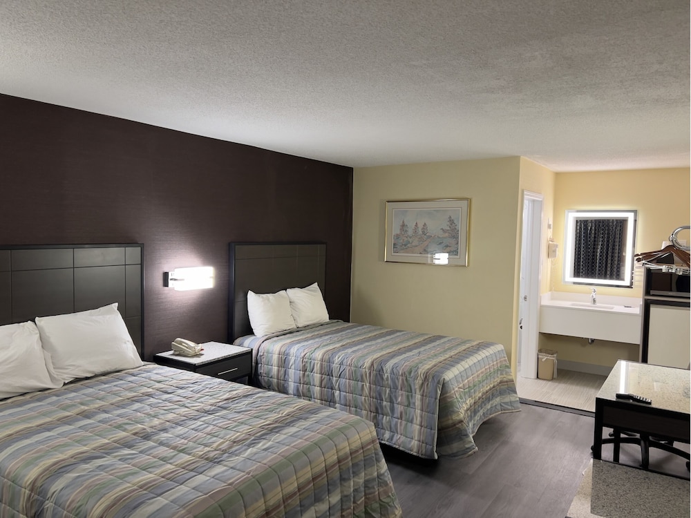 Standard Room, 2 Double Beds, Non Smoking photo 3