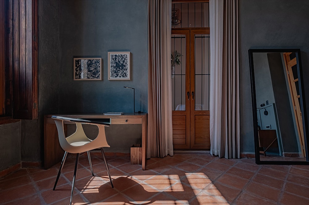 Luxury Studio Suite, Courtyard View