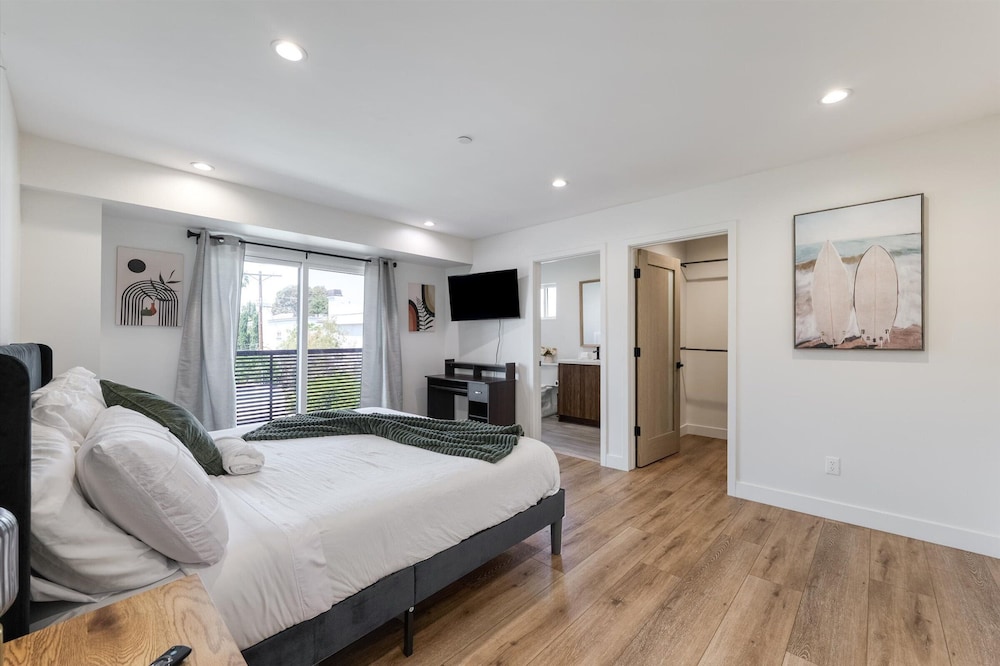 Superior Apartment, 3 Bedrooms, Pets Allowed, City View photo 1