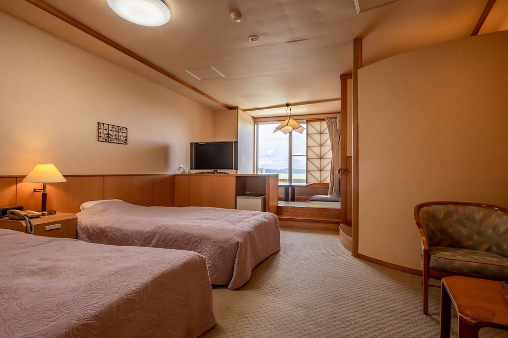 Comfort Twin Room, Private Bathroom, Ocean View photo 2