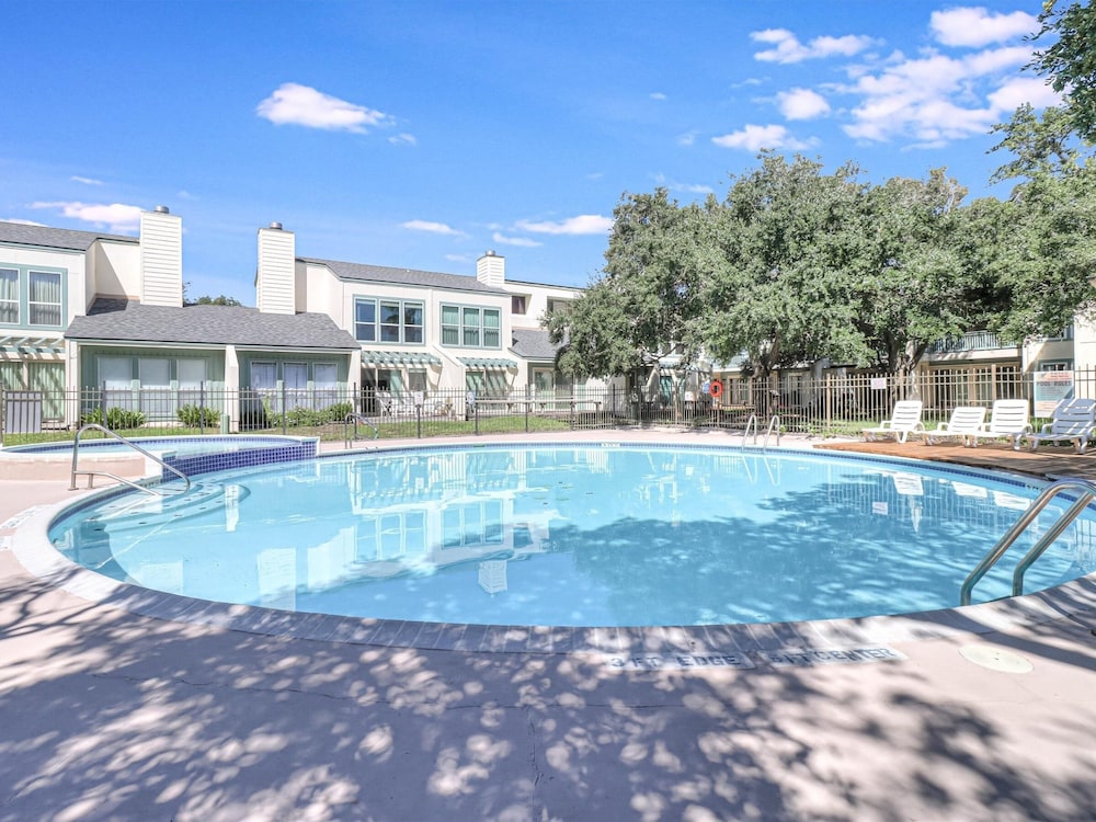 Condo, 2 Bedrooms