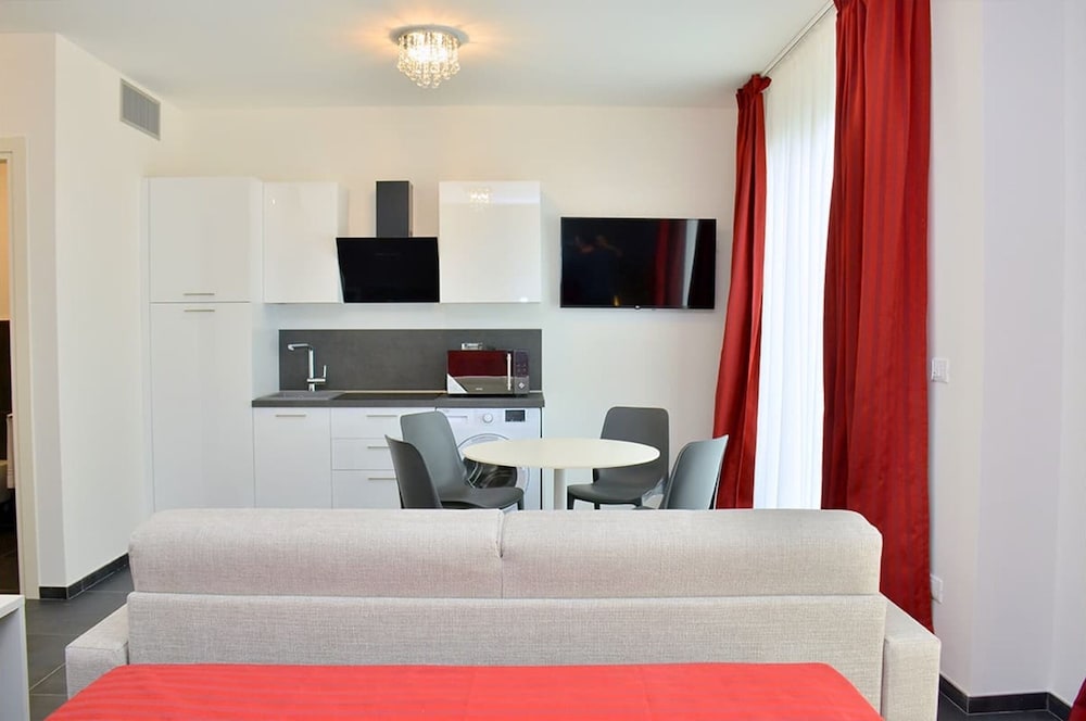 Studio, Multiple Bedrooms, Terrace