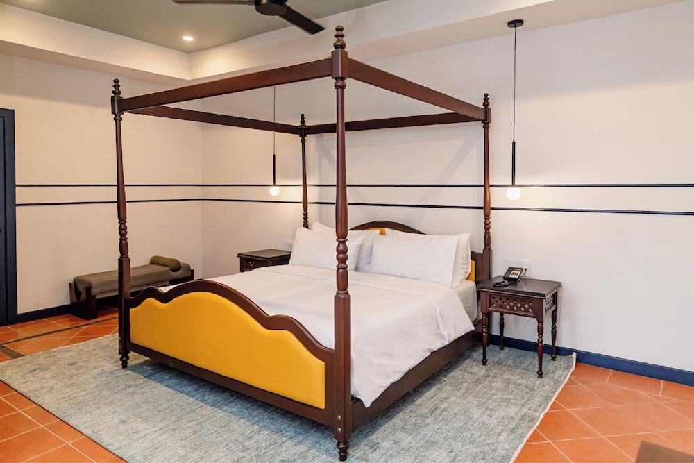 Standard Room, 1 King Bed, Accessible, Non Smoking (Communications)