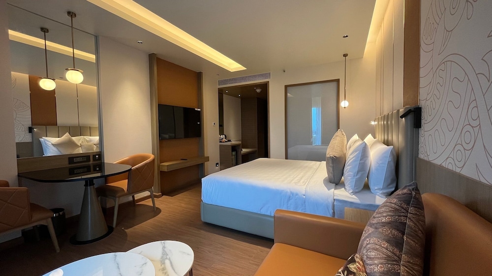 Executive Suite - Photo 1