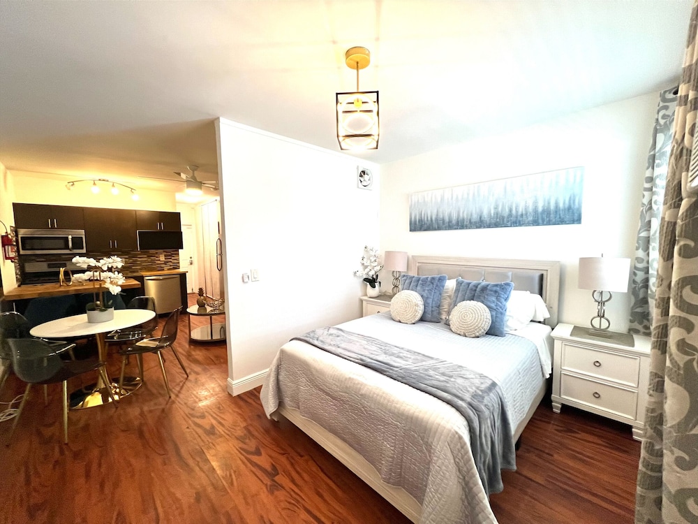 Standard Apartment, 1 Queen Bed with Sofa bed, Non Smoking (Suite Seven)