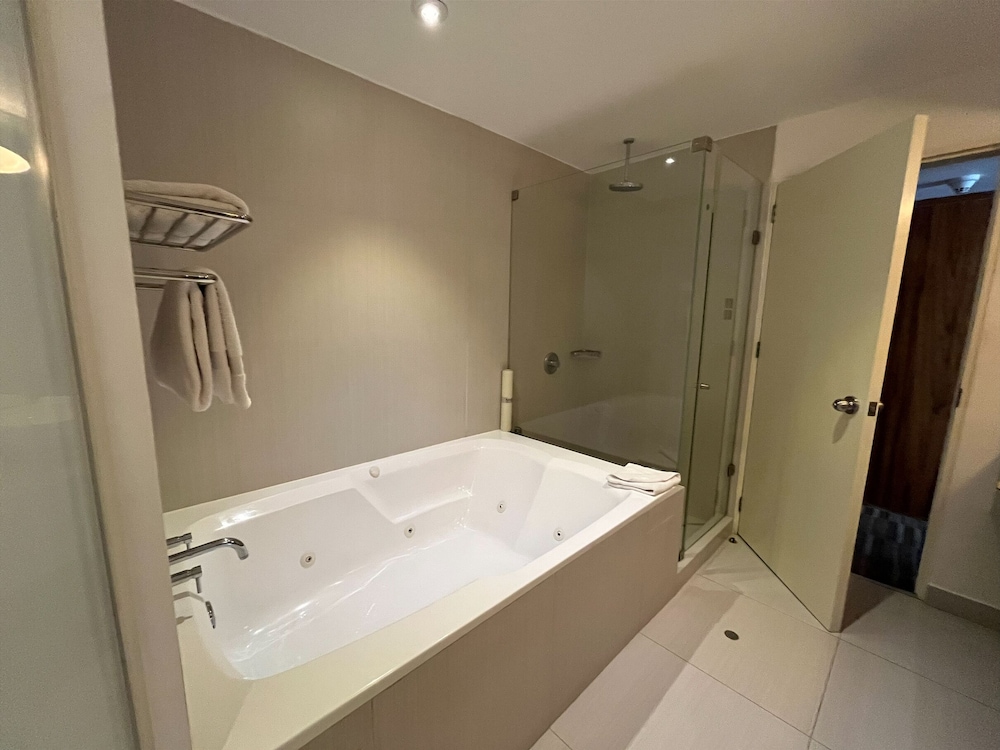 Junior Suite, 1 King Bed - Photo 4
