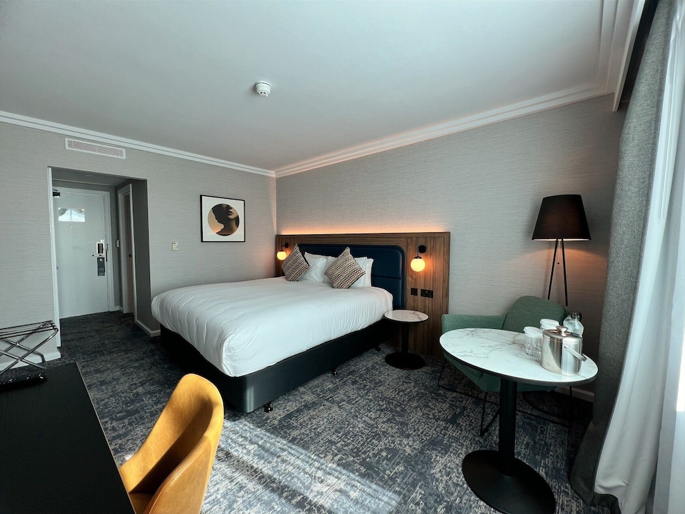 Premium Room, 1 Queen Bed - Photo 8