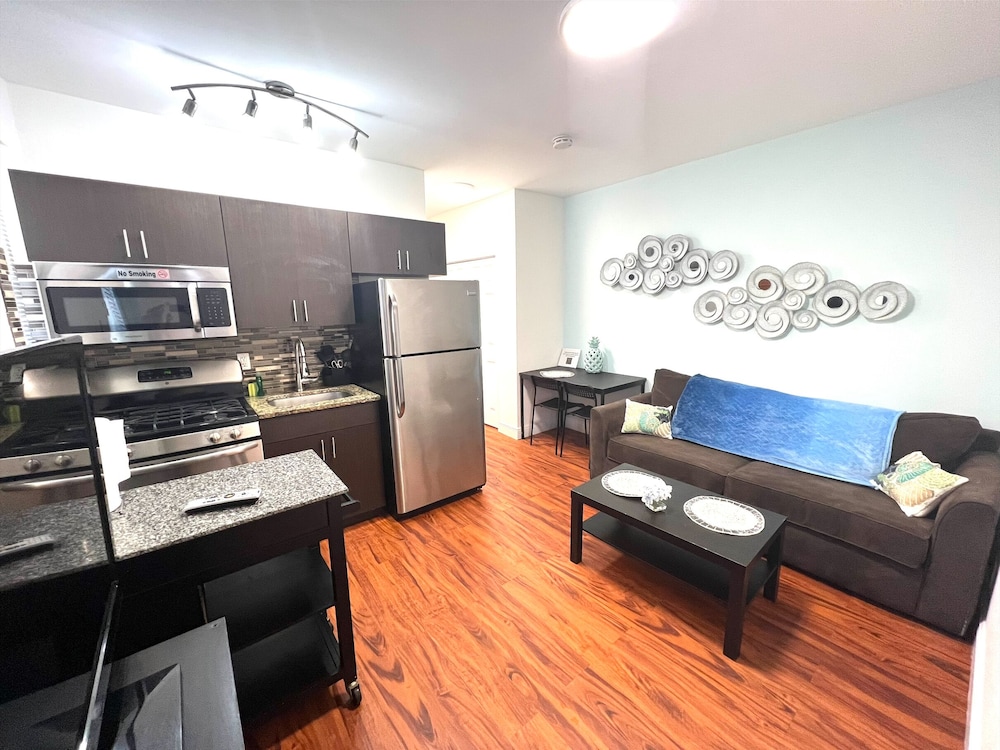 Standard Apartment, 1 Queen Bed with Sofa bed, Non Smoking (Suite Ten)