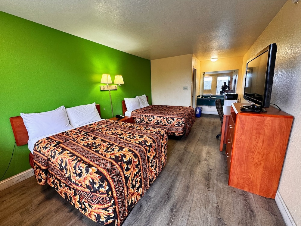 Room, 2 Queen Beds, Smoking