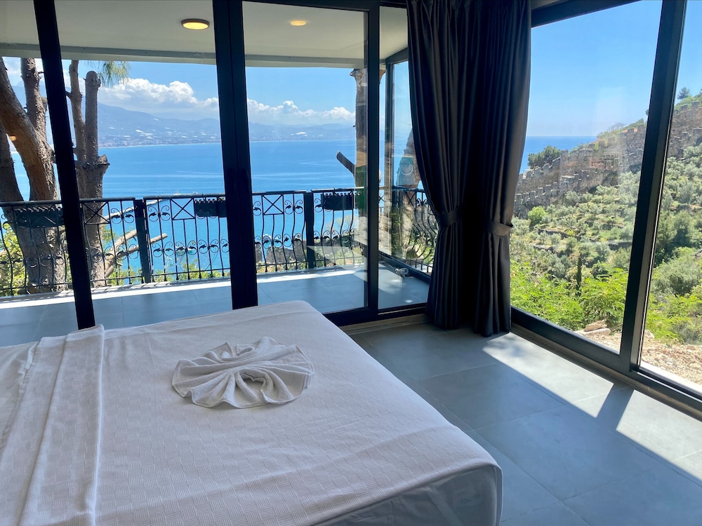 Luxury Room, Bathtub, Sea View
