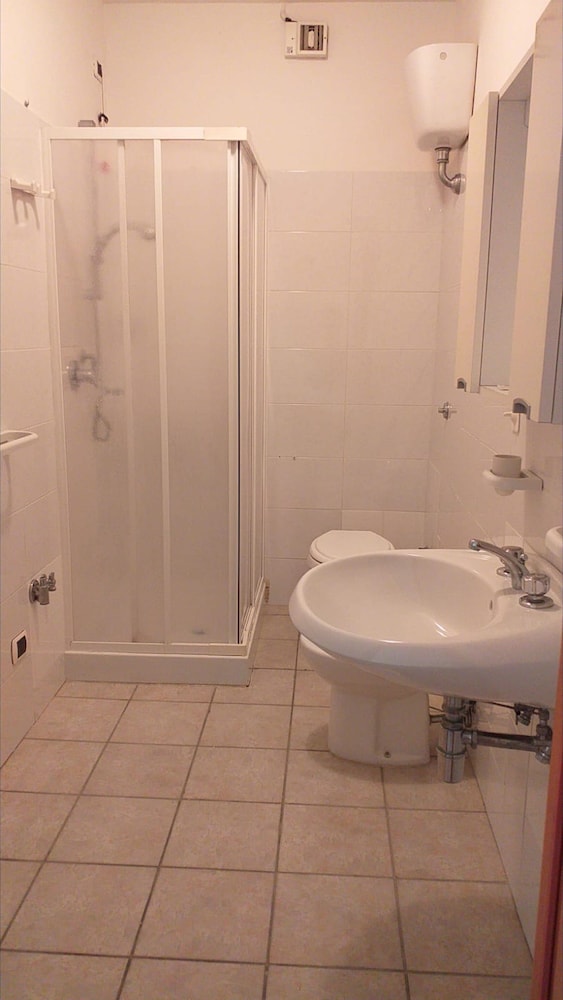 Habitación en BB - Habitación cuádruple en Pineto - A pocos metros del mar, Foto 13