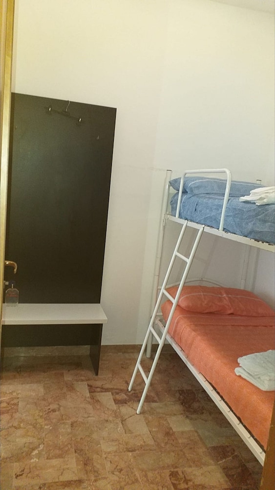 Zimmer im B&B - Vierbettzimmer für einen rundum erholsamen Urlaub, Foto 21