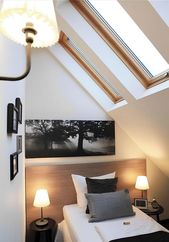 Single Room, Shared Bathroom