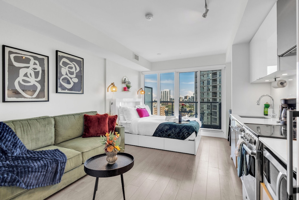 Standard Studio Suite, Balcony, City View