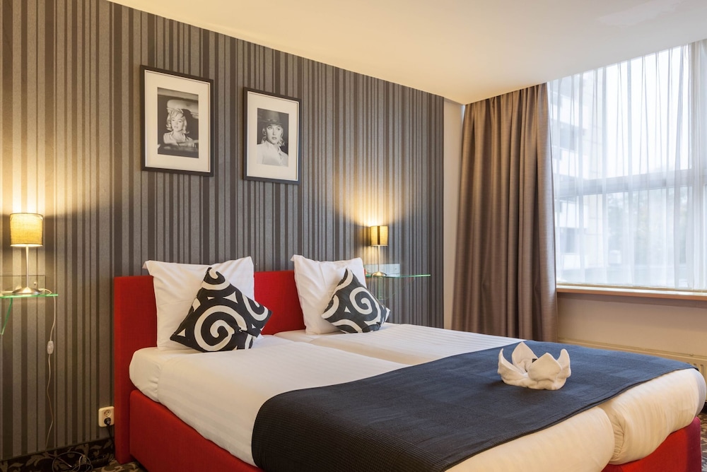 Junior Suite, 1 King Bed, Non Smoking, Fireplace photo 2