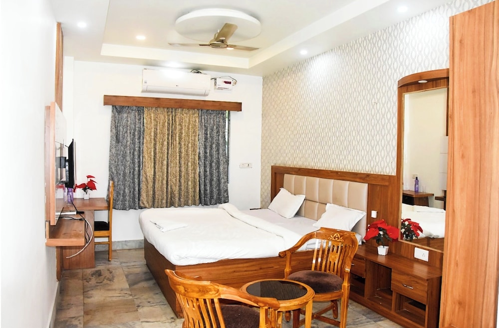 Deluxe Double Room, City View