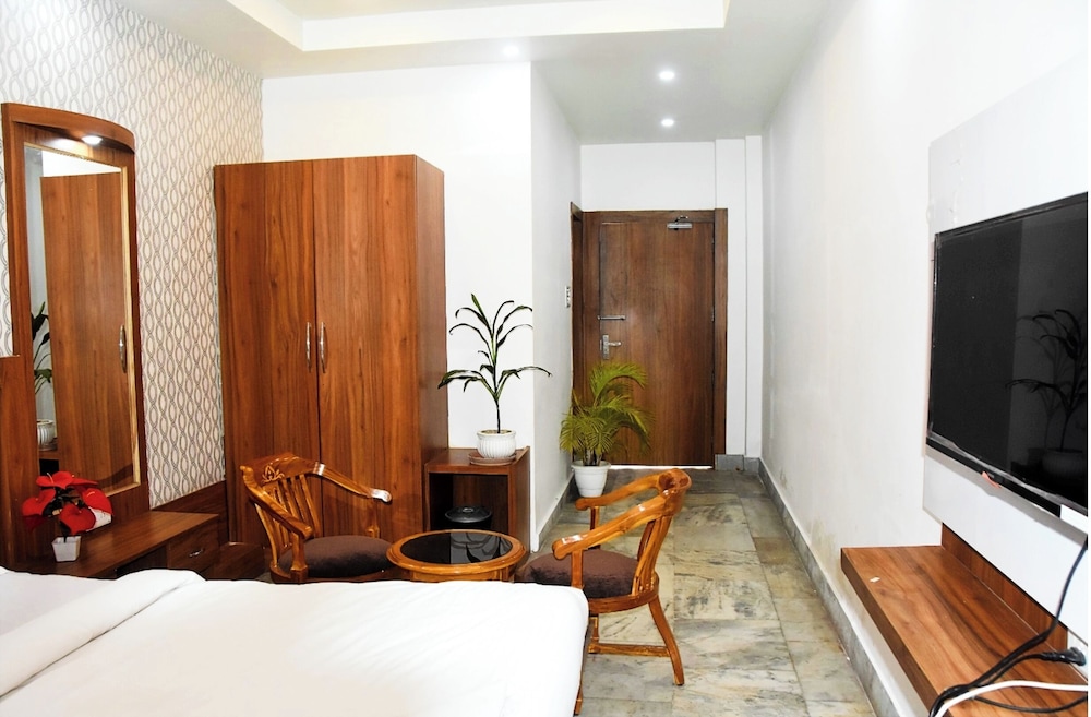 Deluxe Studio Suite, City View