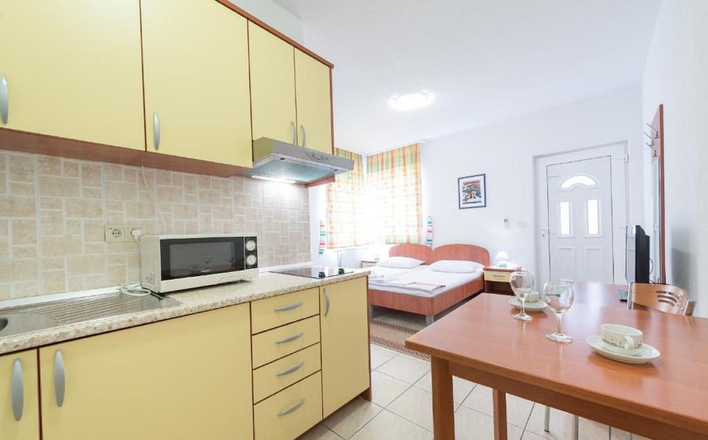 Studio (Deluxe Studio Apartment (2 Adults)) photo 3