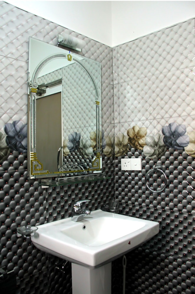 Deluxe Twin Room - Photo 10