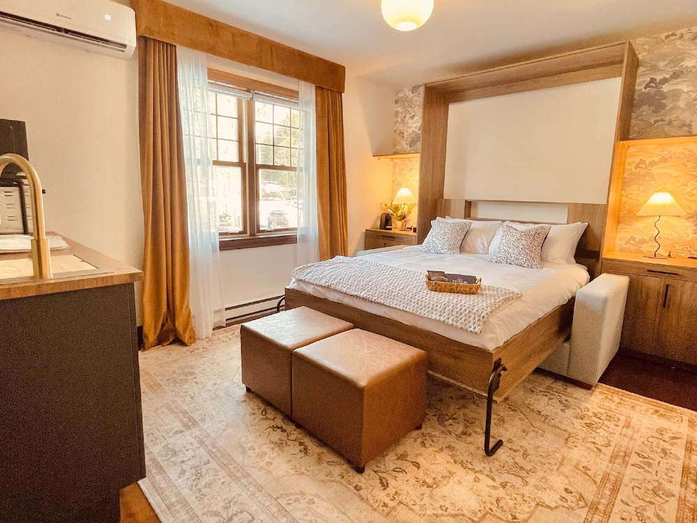 Luxury Double Room, 1 Bedroom, Balcony, Courtyard View