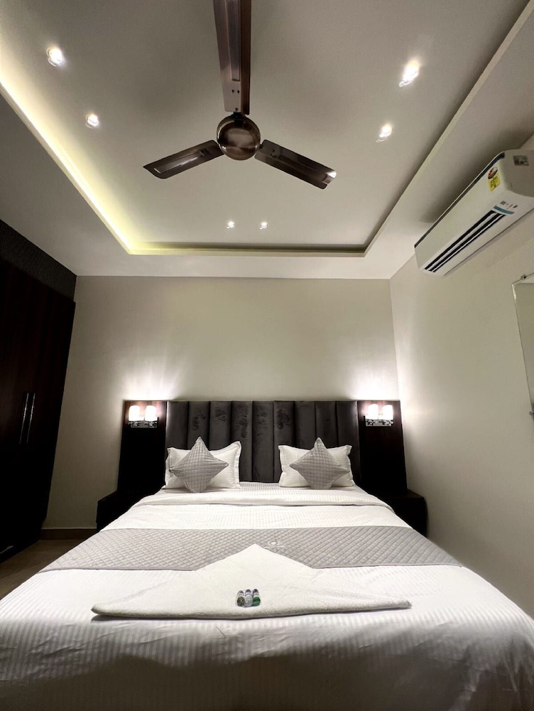 Executive Room - Photo 1