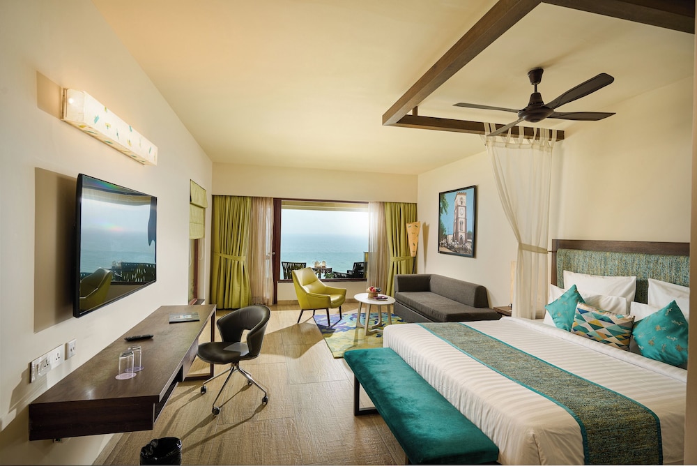 Deluxe Room, 1 Double Bed, Balcony, Ocean View photo 2