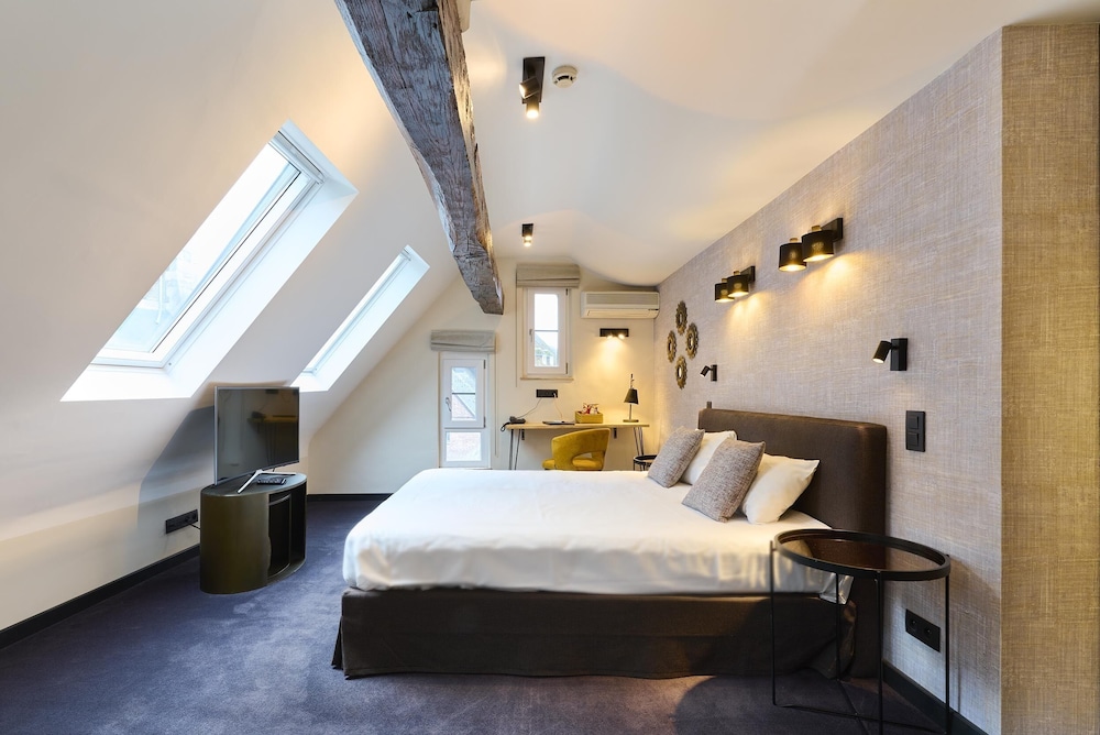 Luxury Suite with Spa Bath and Sofa Bed
